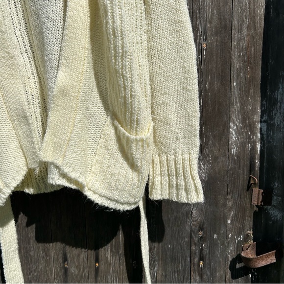 Vintage 80s Ivory Belted Sweater - Picture 5 of 7